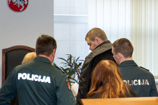 Teismas leido suimti jaunuolį nužudžiusius ir padegusius vyrus