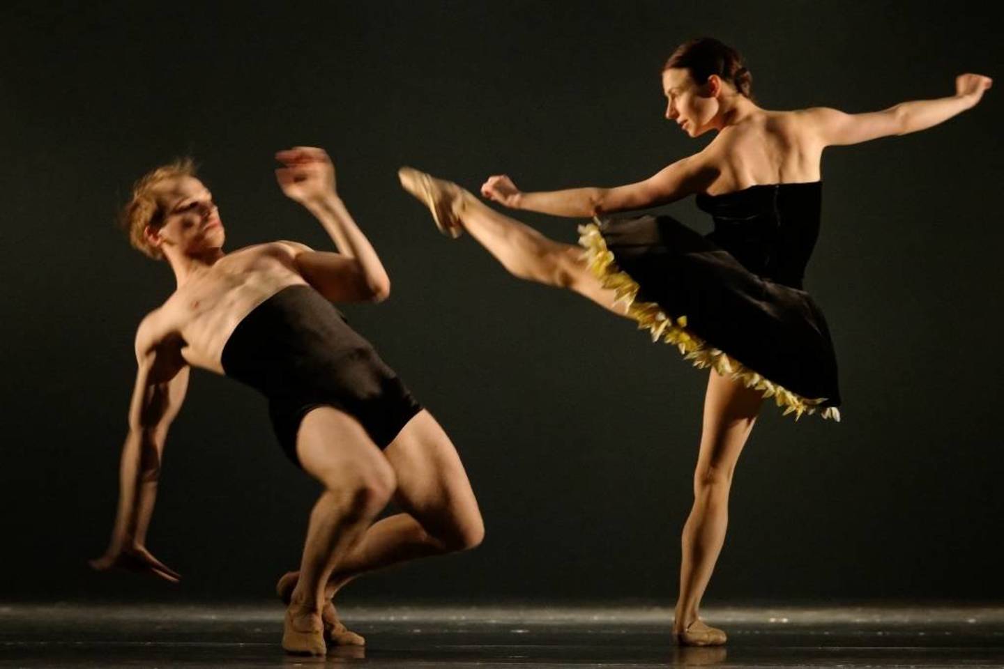 Baleto šokėjai repetuoja I.Galilio kūrinį „Dalykai, kurių niekam nepasakojau“.<br>M.Aleksos nuotr.