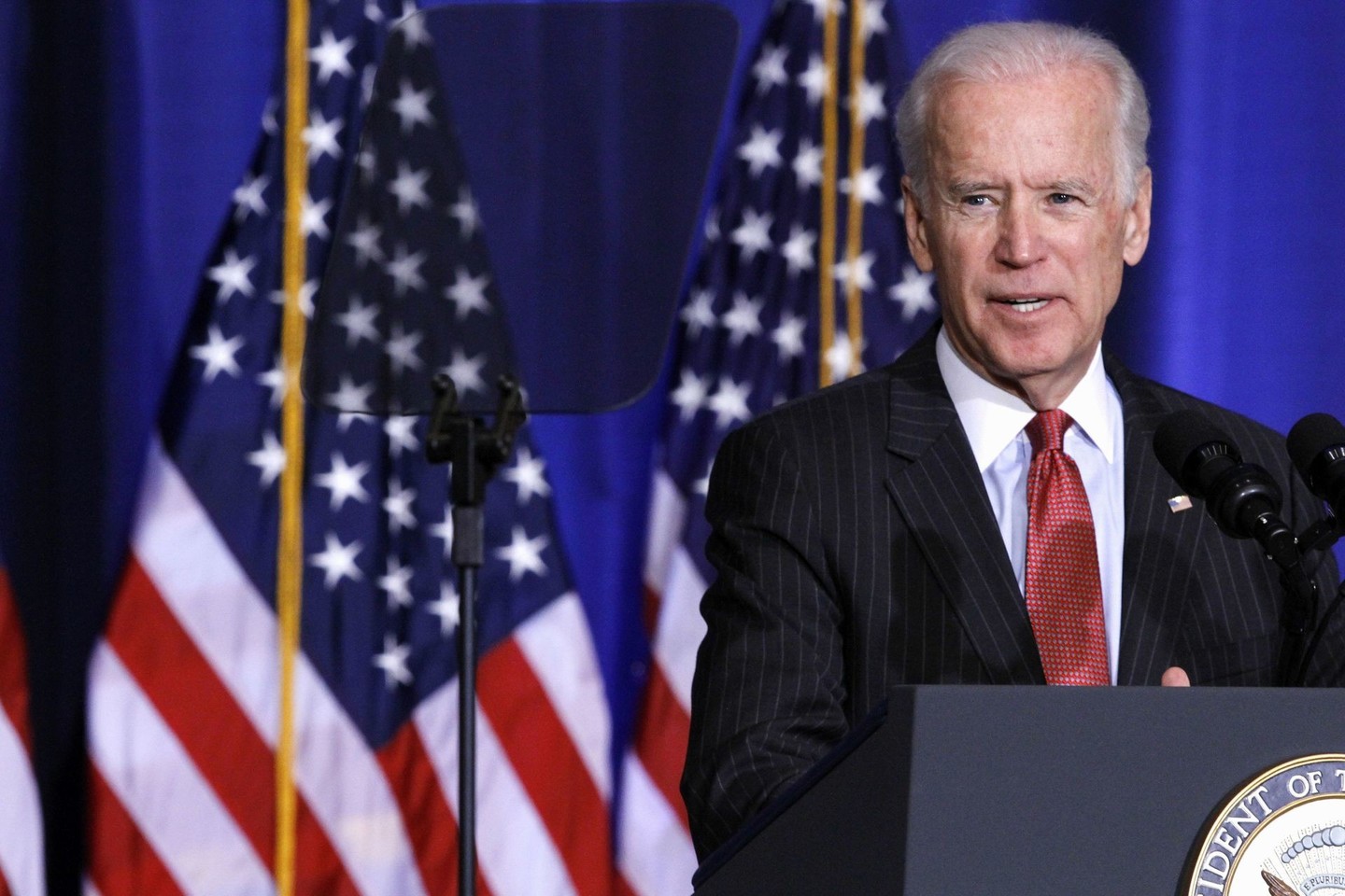 J.Bidenas teigė, kad IS veiksmai padėjo Irako gyventojams susivienyti.