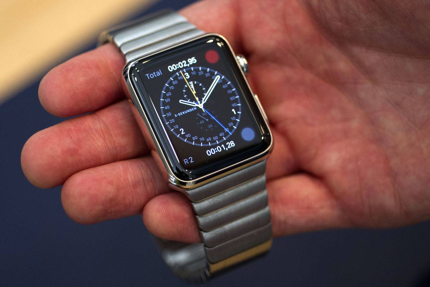 Išankstinė prekyba „Apple Watch“ laikrodžiais vyksta tik kompanijos interneto parduotuvėje.