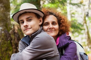 Kol mama kamavosi dėl skyrybų, sūnus įklimpo į nakties pagundas