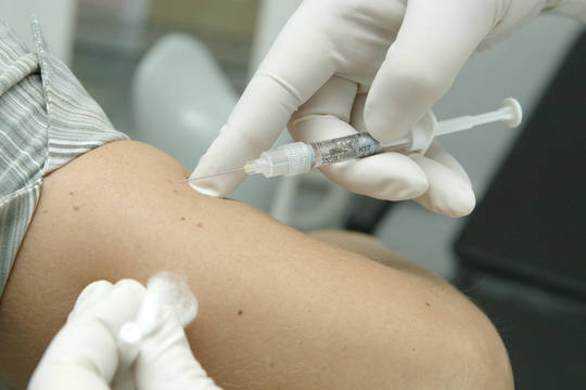 Skiepų bijantiems tėvams Australija nubrauks pašalpas