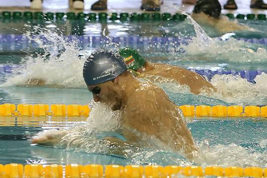 Plaukimo lenktynėse Kaune – jauno talento sprigtas G.Titeniui