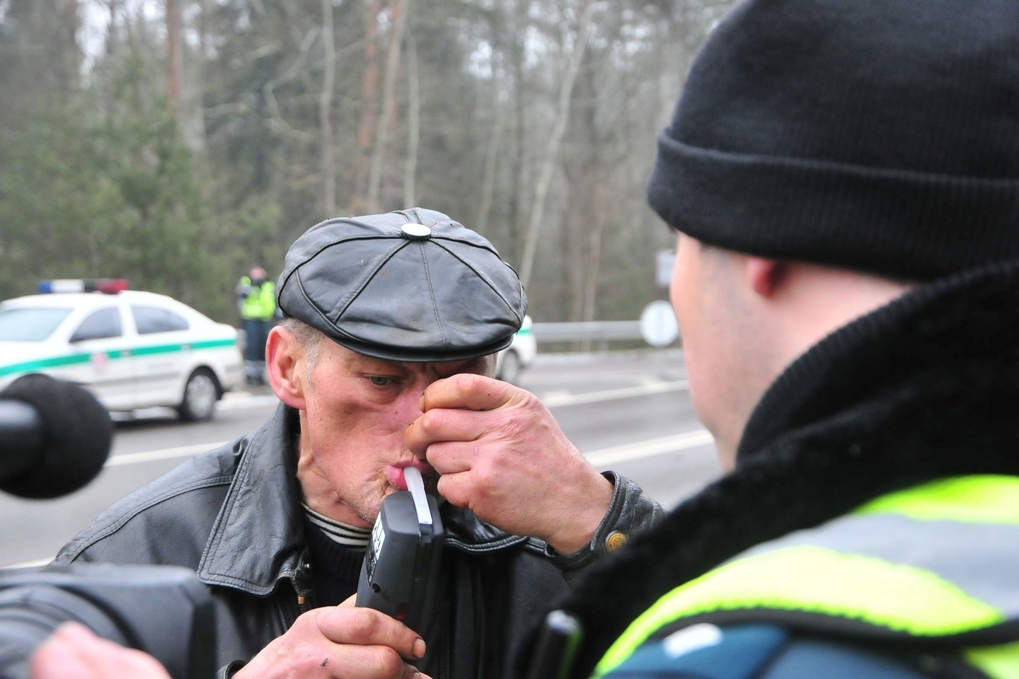 Nesąžiningi patruliai siekia pasipelnyti naudodami ne tik greičio, bet ir alkoholio matuoklius.