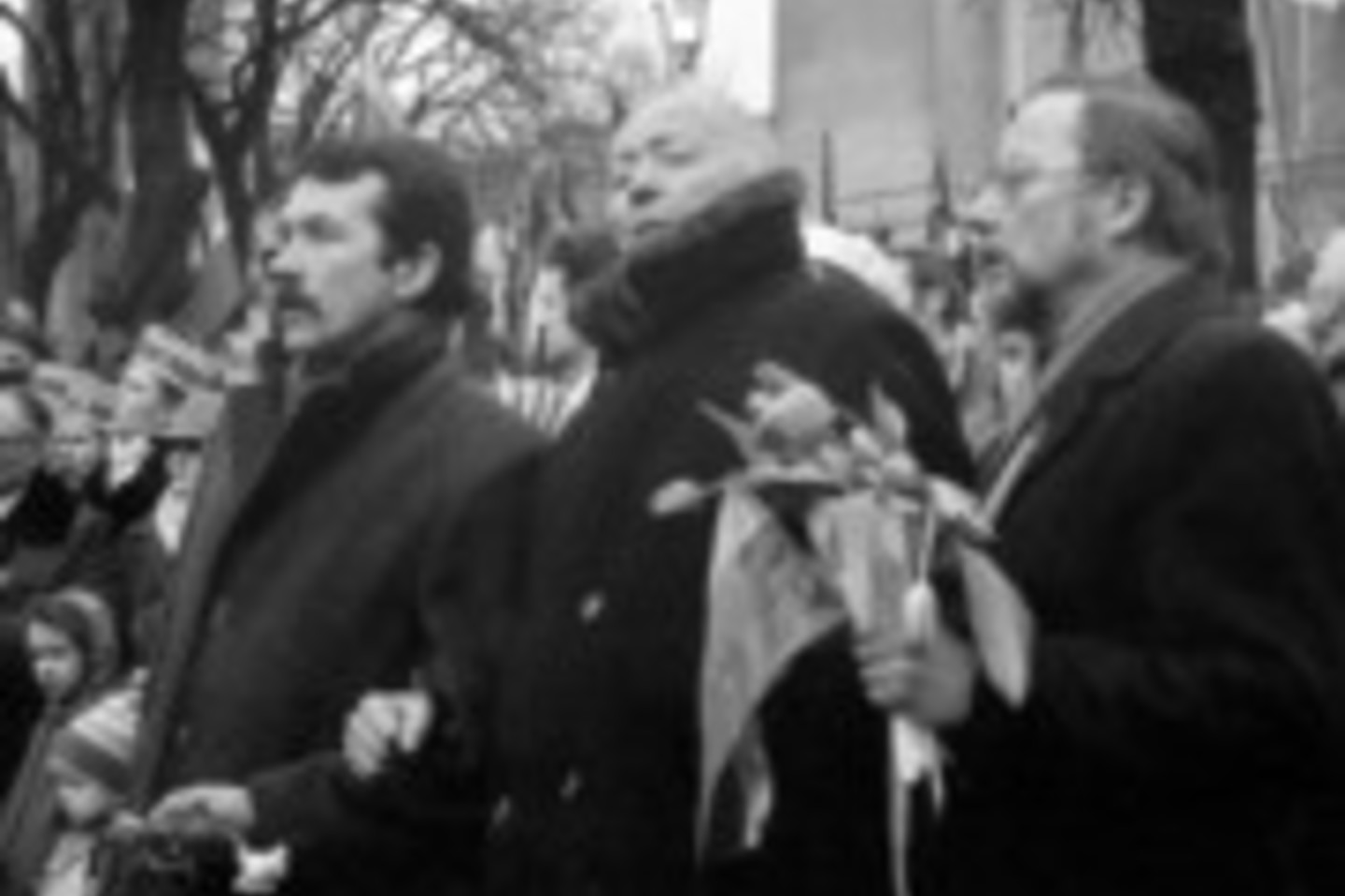 Vasario 16-osios šventė 1989 m. Iš kairės: R.Ozolas, Gabrielius Landsbergis-Žemkalnis, V.Landsbergis.