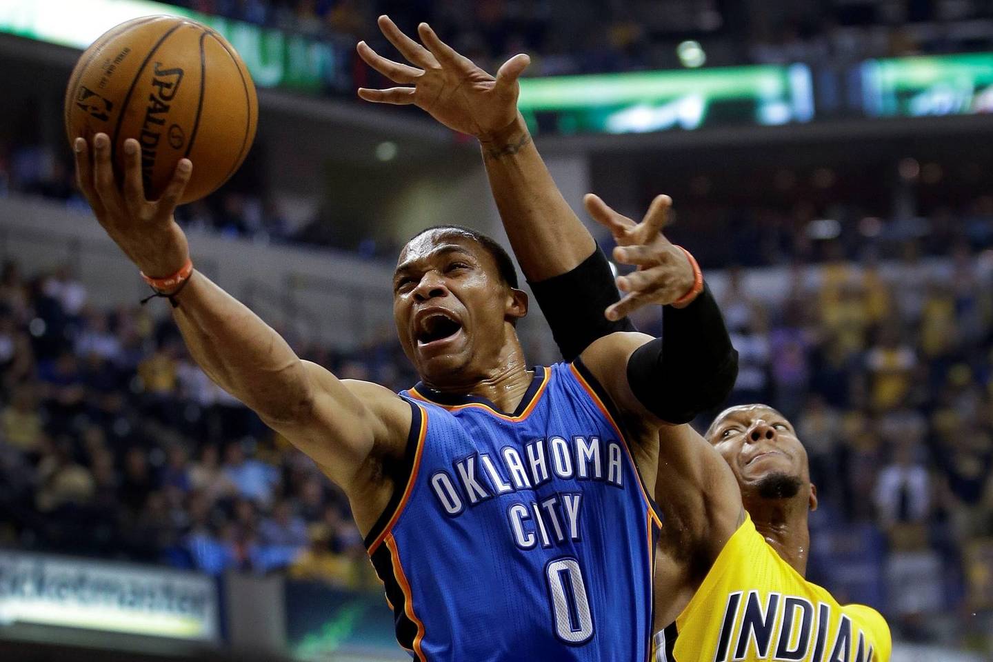 R.Westbrookas bando ištempti „Thunder“ į atkrintamąsias varžybas.