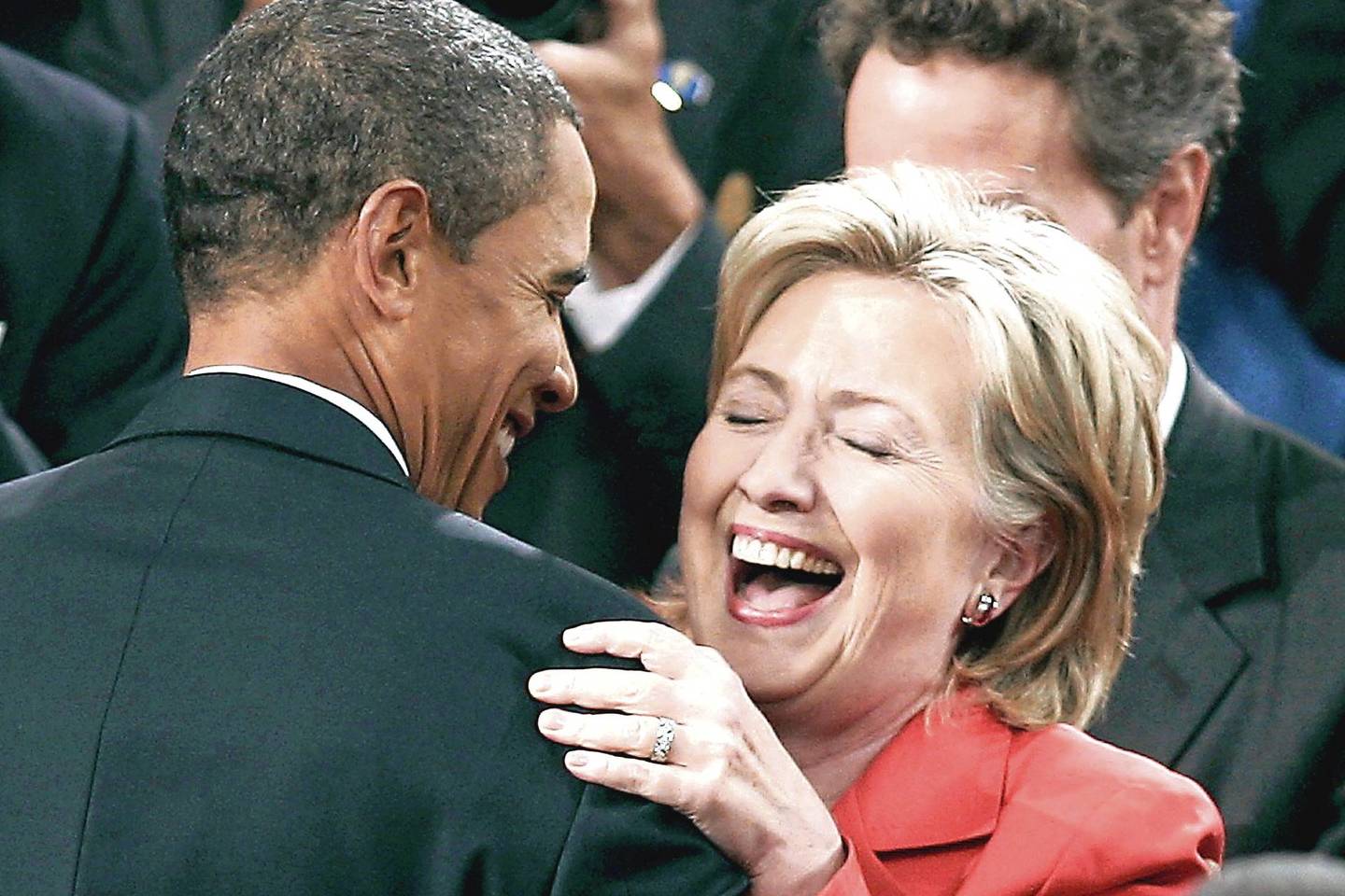 H.Clinton turi spręsti sudėtingą galvosūkį – ar pasikviesti B.Obamą į sąjungininkus, ar laikytis nuo jo atokiau.