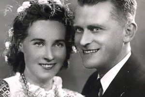 Iš vestuvių nuotraukos žvelgiančiam jaunikiui dabar – 103 metai!