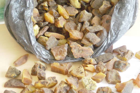 Muitinėje pirkėjai varžėsi dėl 133 kilogramų gintaro
