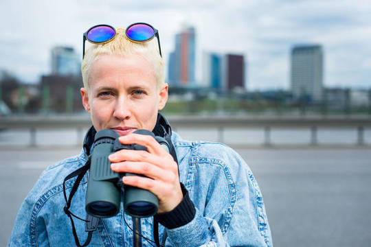„Flyway“ – kelionė per Vilnių paskui šviesų paukštį
