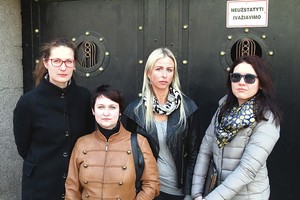 Moterys nustėro sužinojusios, kam atitenka jų paaukoti daiktai