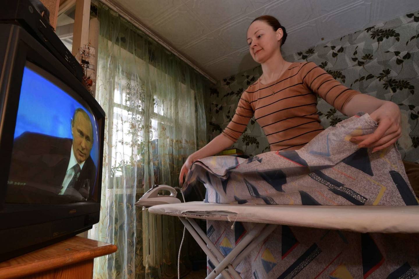 Oficialios V.Putino 2014 metų pajamos – 7,6 mln. rublių (127,3 tūkst. eurų). Ir tai beveik 23 kartus daugiau nei vidutinės Rusijos piliečių pajamos.