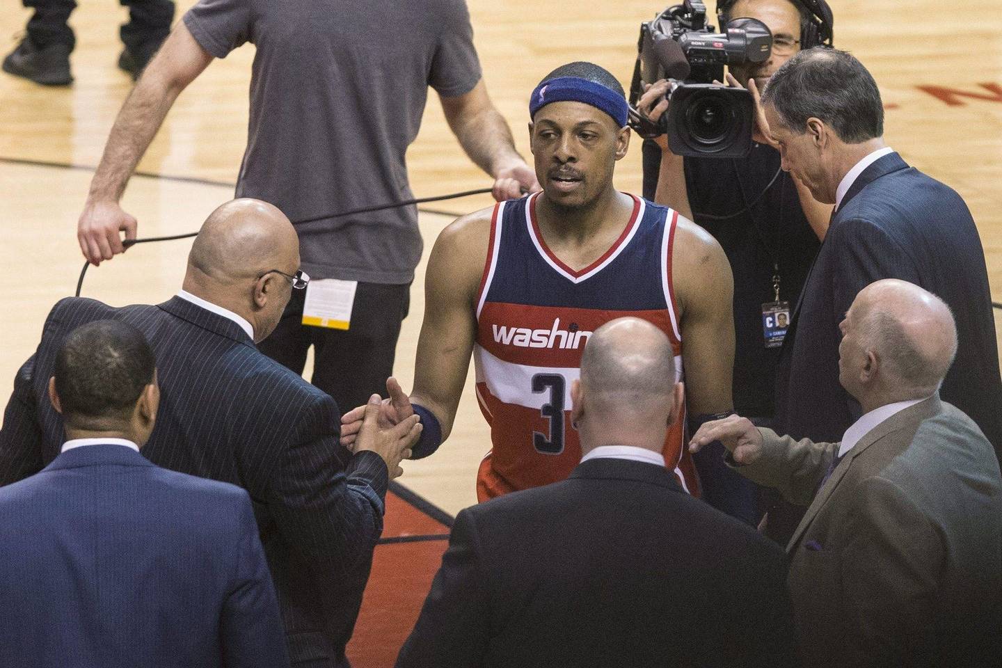 P.Pierce'as kalbomis mėgina išmušti iš vėžių „Raptors“ komandą.
