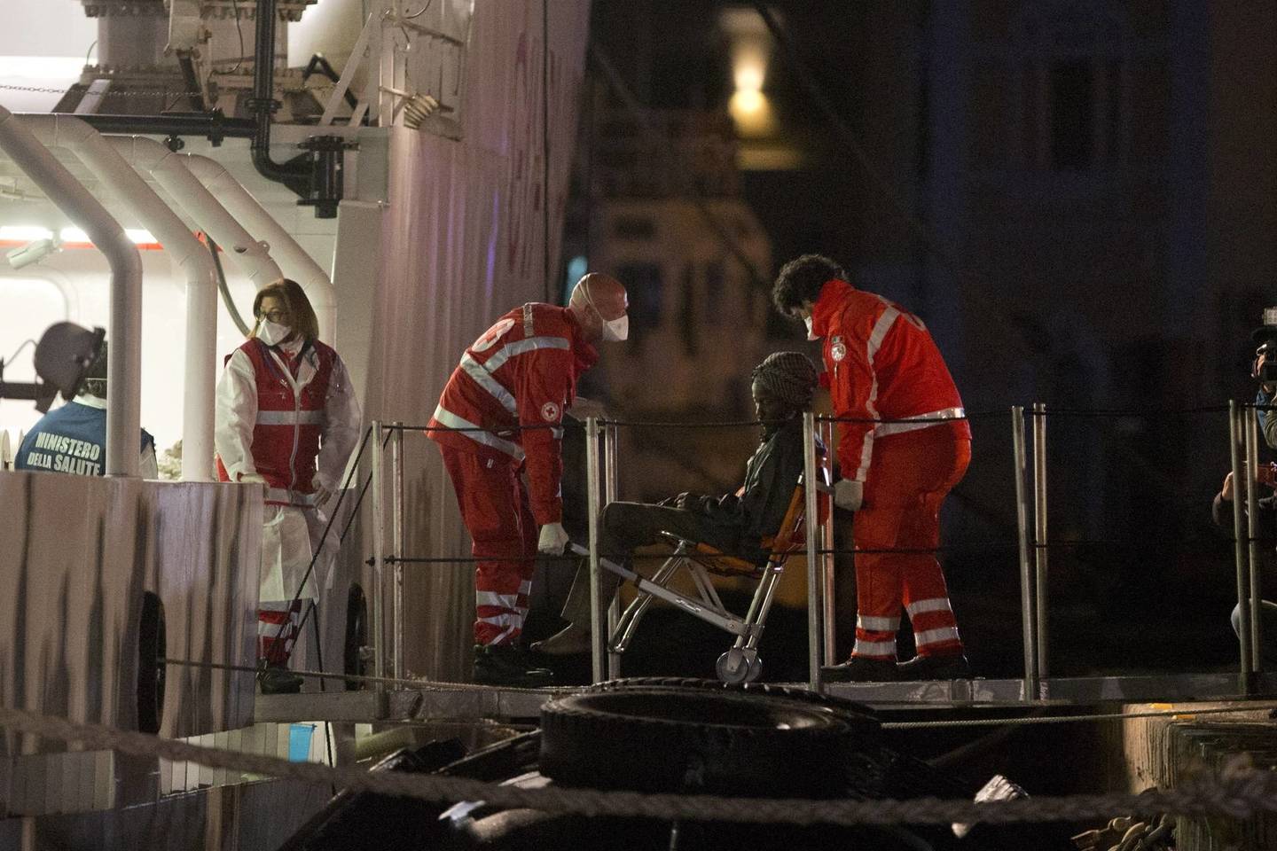 Naujausiais duomenimis, pavyko išgelbėti 27 nelegalius migrantus.