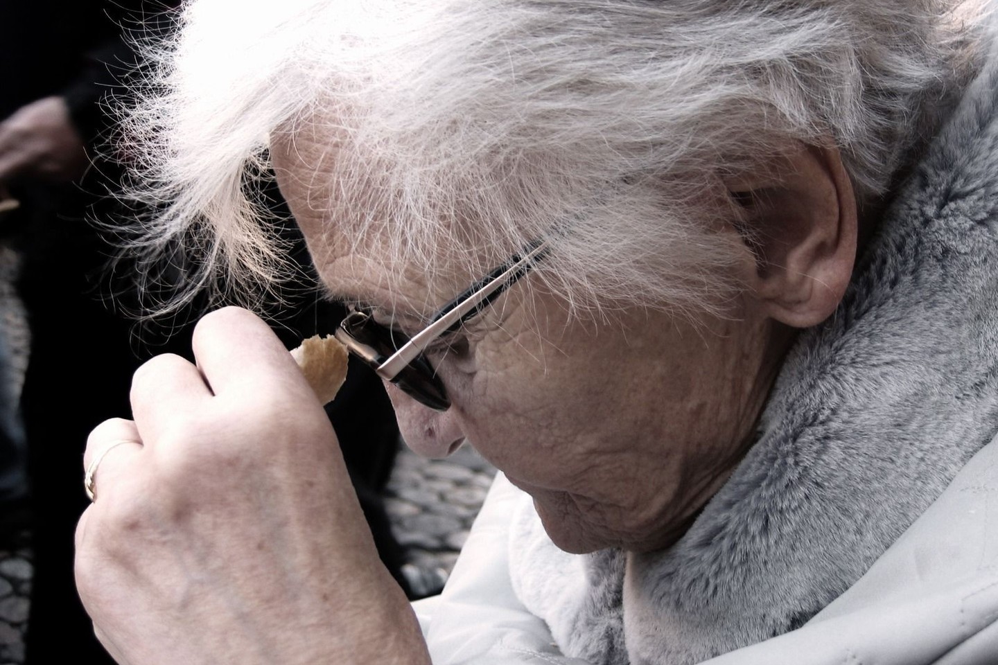 Alzheimerio liga, sutrikdančia normalius biocheminius informacijos perdavimo vyksmus, pasaulyje serga per 30 mln. žmonių.