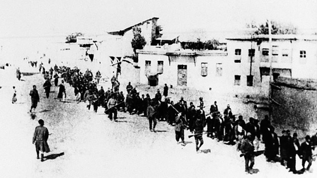 Osmanų imperijos vykdytos armėnų žudynės skaldo šalis