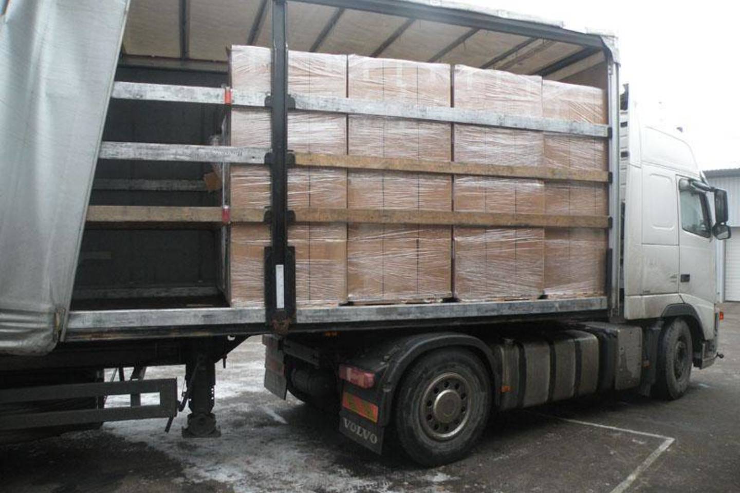 Sulaikyta kontrabandines cigaretes į Angliją gabenusių lietuvių grupuotė.