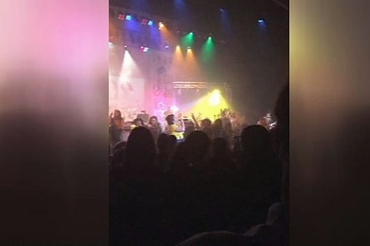 Lūžus mokyklos scenai sužeista daugiau kaip tuzinas žmonių