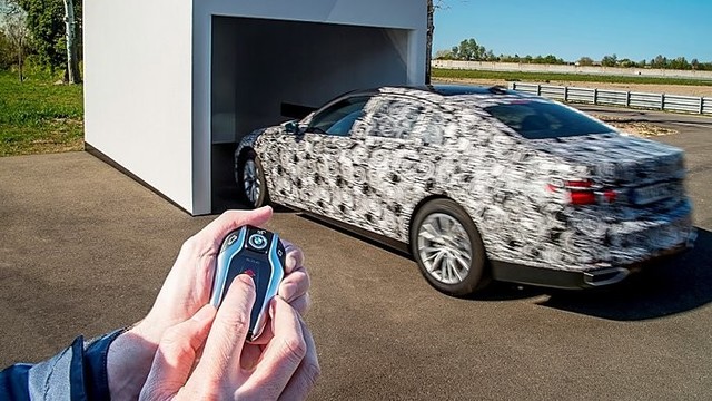Naujasis BMW 7 galės pats įvažiuoti į garažą