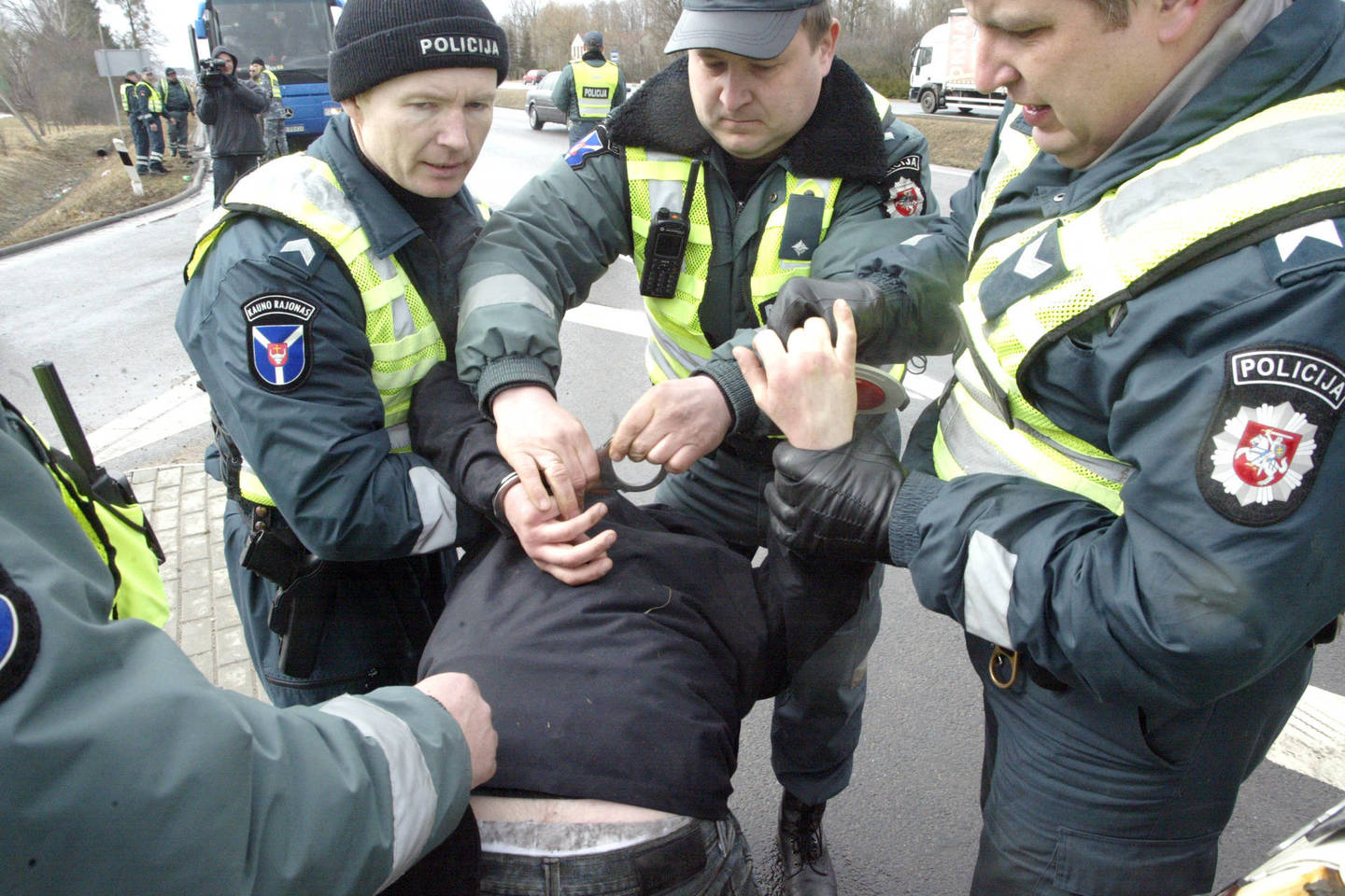 Kaune policija sulaikė įtariamuosius, vienas jų per grumtynes nukentėjo.