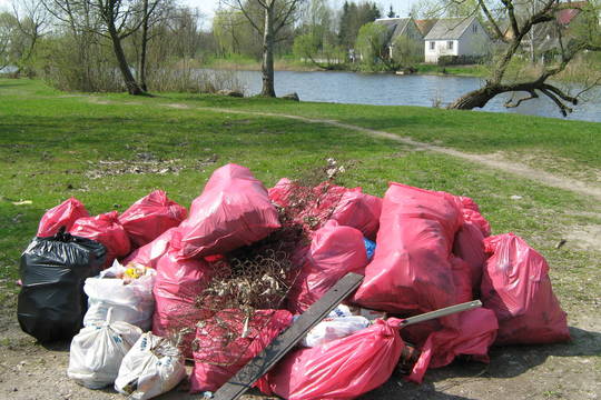 Marijampoliečiai iš šiukšlių vadavo parkus ir Šešupės pakrantes