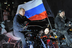 Kas tie V. Putino globojami „Nakties vilkai“, suerzinę Europą?