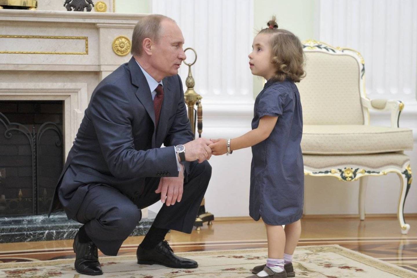 V.Putinas mėgsta parodyti tautai, kad yra vaikus mylintis prezidentas.<br>„Reuters“/ „Scanpix“ nuotr.