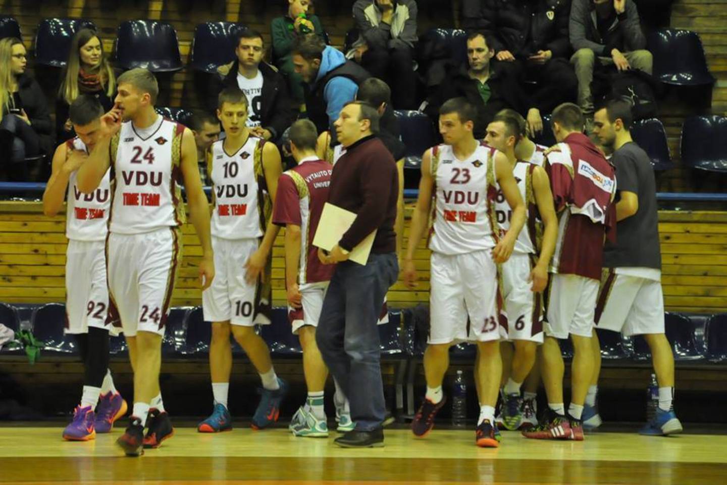 VDU krepšininkai laimėjo pusfinalio mačą 97:73.