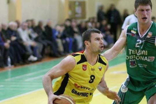 Tauragės klubo žaidėjas prasiskėlė galvą į sekretoriato stalą