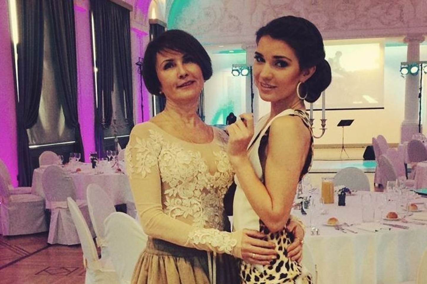 Dainą mylimai mamai jubiliejaus proga skyrė dukra Urtė Šilagalytė.