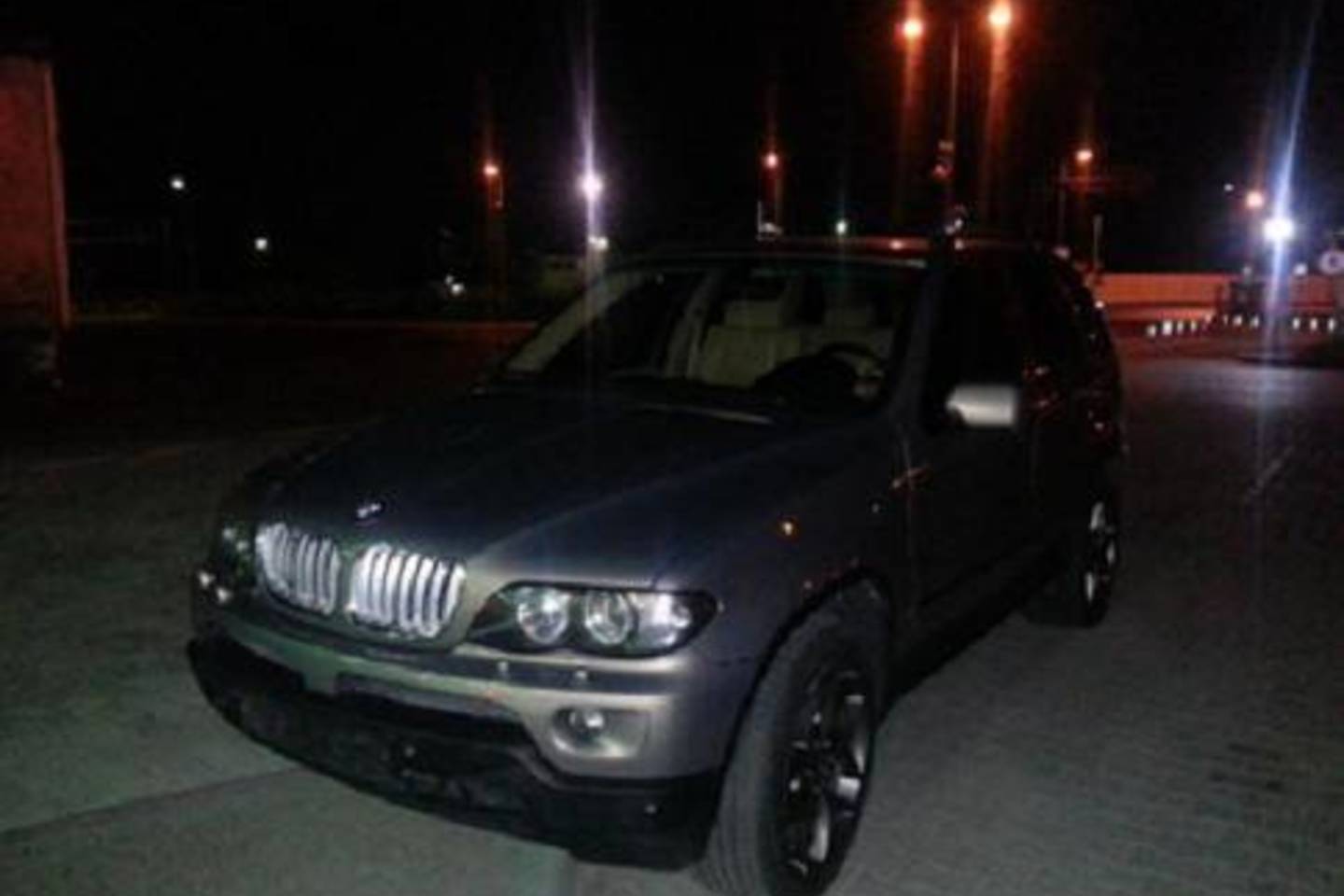 Ant ruso vairuoto BMW X5 – vogti numeriai, jo registracijos liudijimas – klastotė.