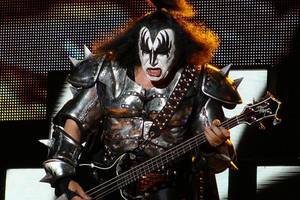 „Kiss“ verslo imperijos kūrėjas: pinigų stoka yra blogio šaknys