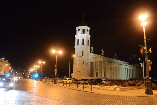 „Gemmo“ siūlymą dėl Vilniaus apšvietimo vertins iš naujo