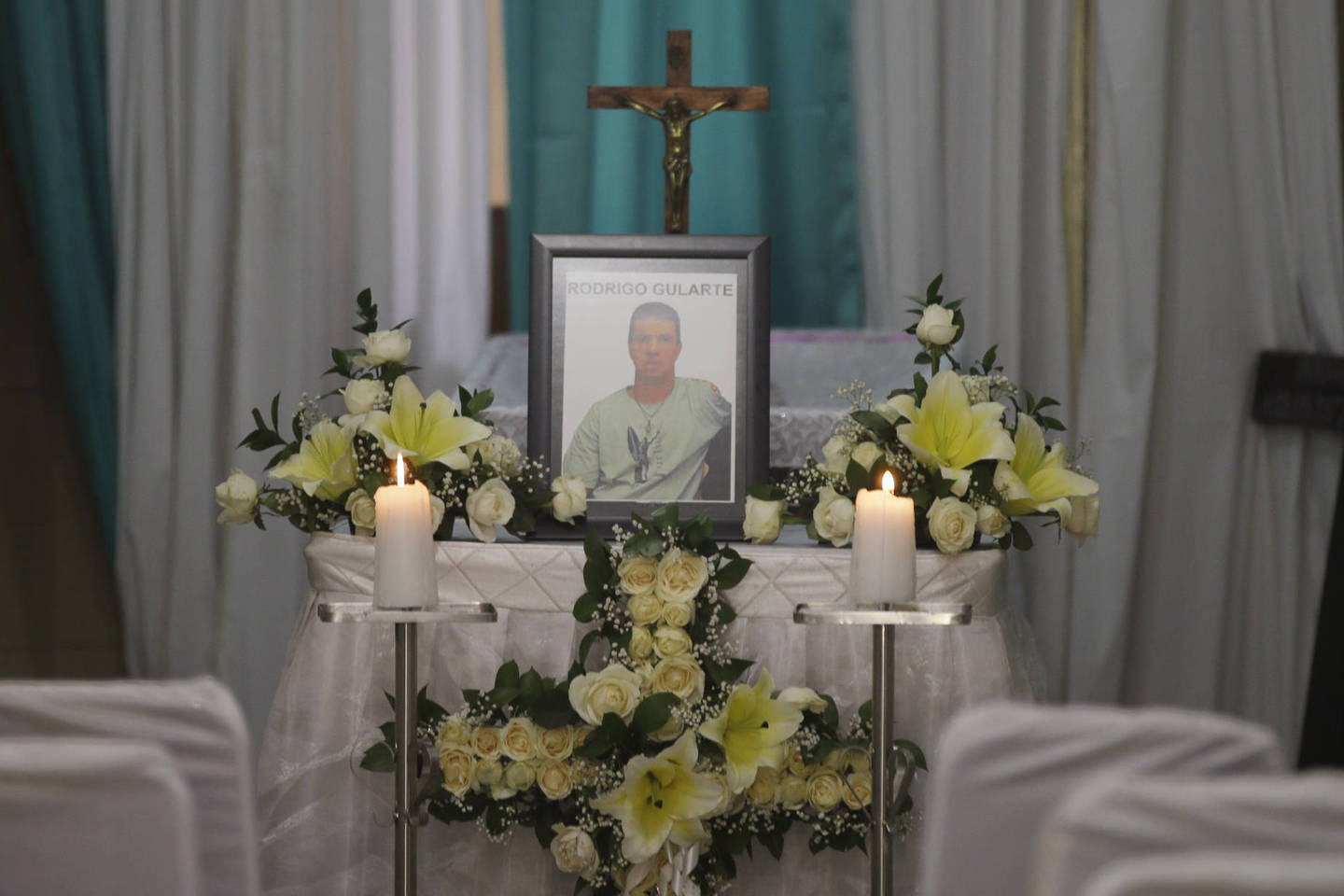 Kunigas Charlie Burrowsas paskutines tris dienas beviltiškai bandė R.Gularte įtikinti, kad šis yra pasmerktas mirčiai.