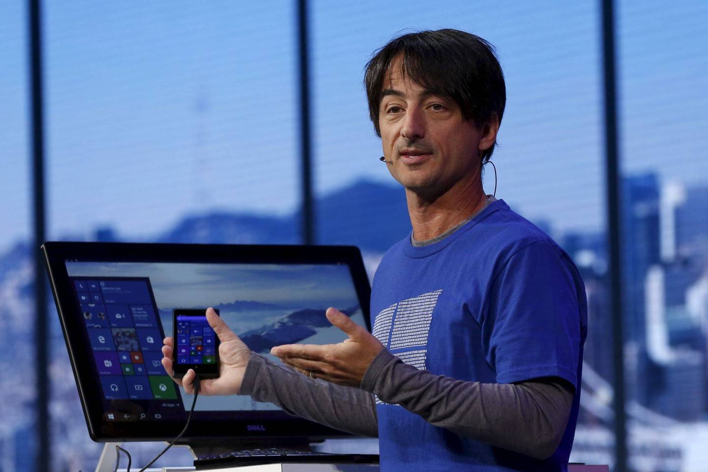 „Continuum“ sprendimas leis prie tam tikrų „Windows Phone" telefonų modelių prijungti klaviatūrą, pelę, didesnį ekraną ir juos paversti pilnaverčiais kompiuteriais.