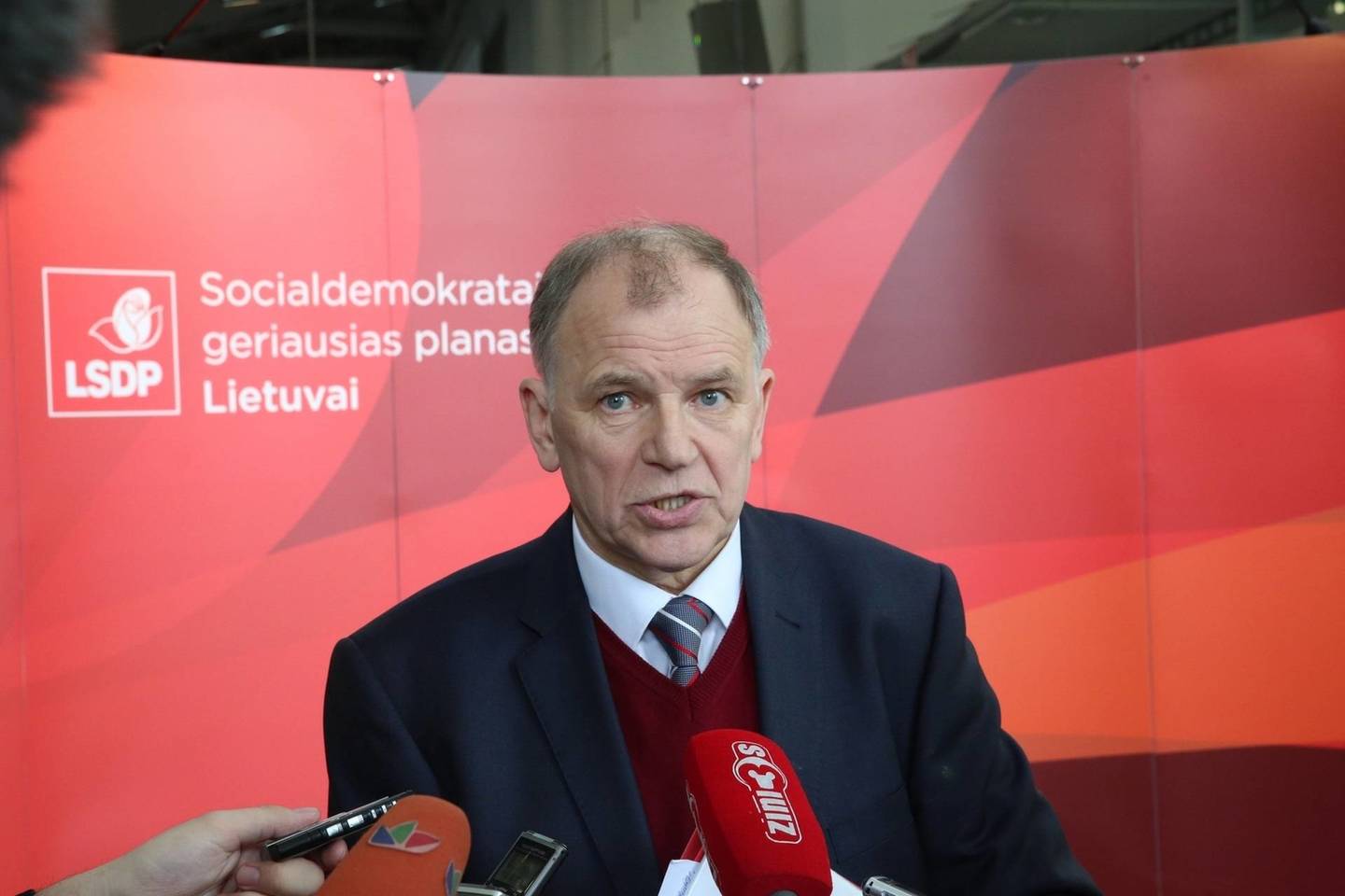 Eurokomisaras socialdemokratų atstovas Vytenis Povilas Andriukaitis teigia sveikstantis po operacijos.