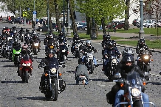 Sostinėje ūžia tūkstančiai motociklų – baikeriai atidarė sezoną