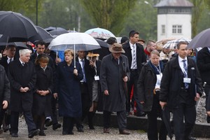 Angela Merkel Dachau stovykloje pagerbė Holokausto aukas