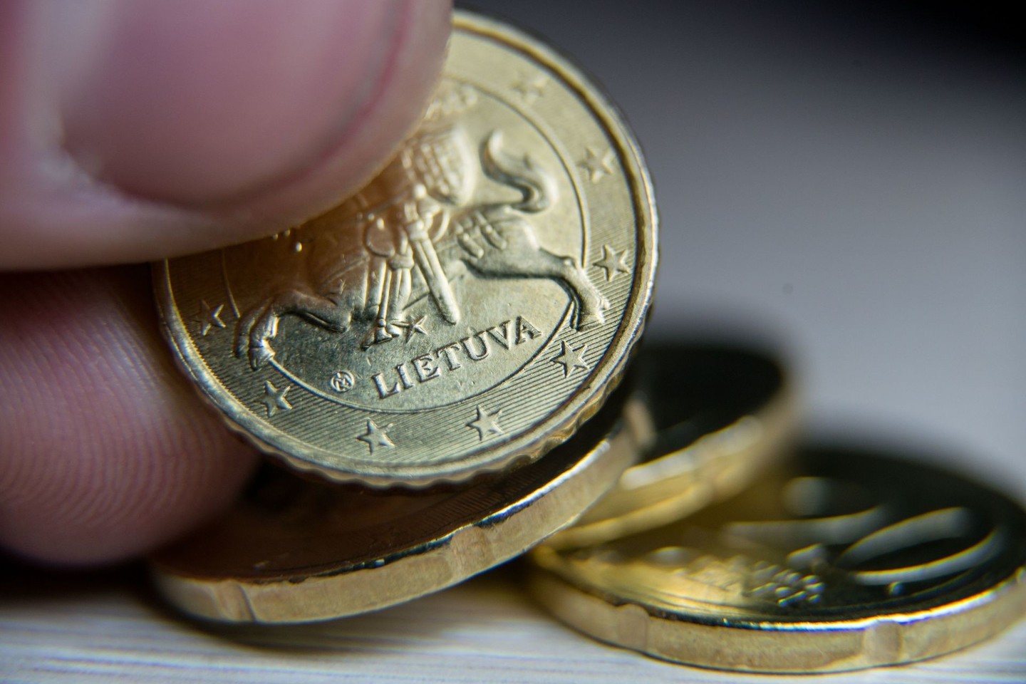 Kūrėjams, kurie, komisijos manymu, pasiūlys geriausią grafinį bet kurios monetos projektą, atskirai už aversą ir reversą bus skiriamas po 1160 eurų piniginis prizas.<br>J.Stacevičiaus nuotr.