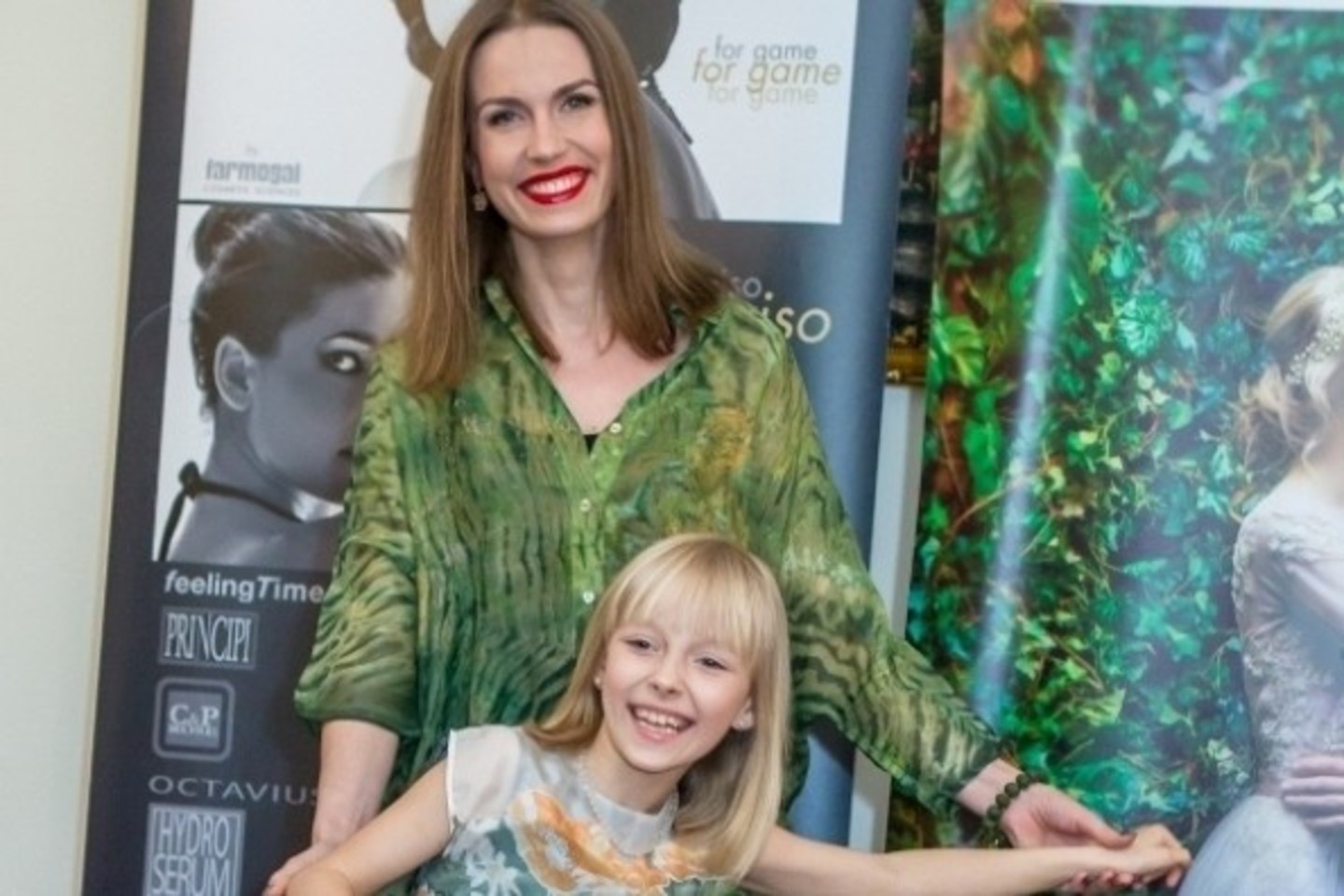 Edilija Nikartaitė (Geltona) su dukra.<br>R.Valiulio nuotr.