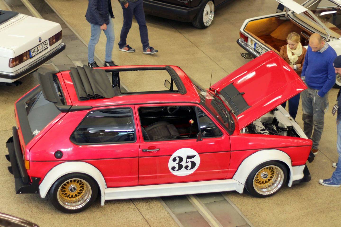 Žiūrovų simpatijos atiteko pirmos kartos „Volkswagen Golf“.<br>Organizatorių nuotr.