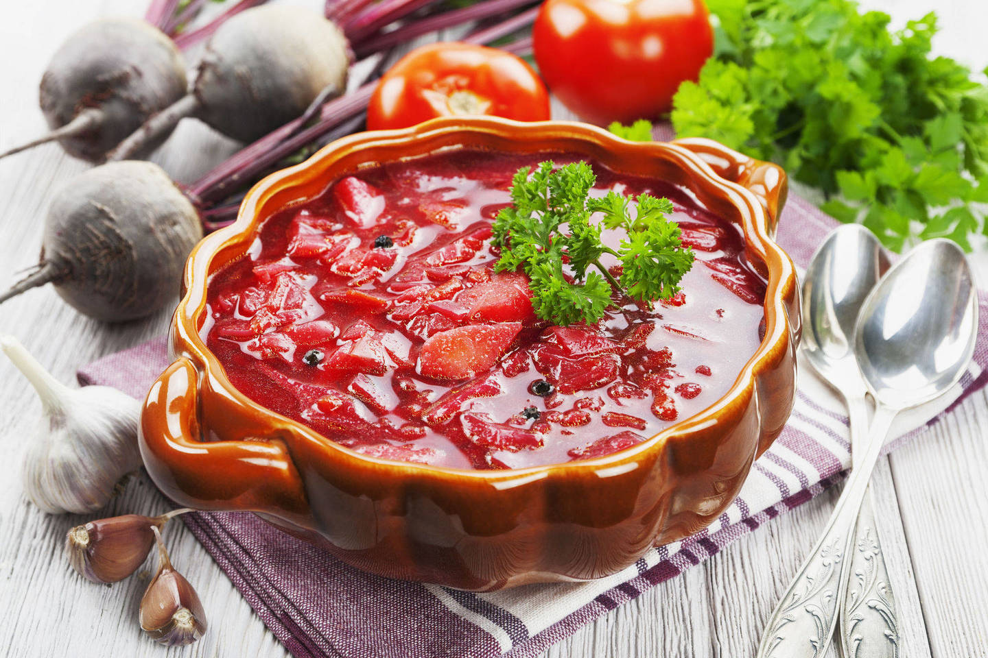 Prieš metus daržovės burokėlių sriubai Omsko turguje kainuodavo 165 rublius.<br>123rf nuotr.