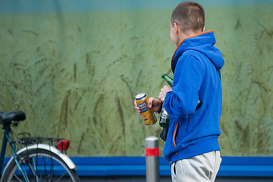 Seimas pritarė draudimui pirkti alkoholį iki 20 metų
