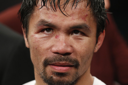 Iš šventųjų – į melagius: M. Pacquiao atsirūgo Amžiaus dvikova