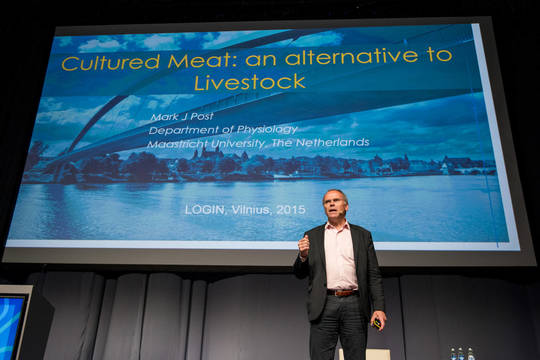 M.Postas: „Dirbtinė mėsa parduotuvėse atsiras po 5–6 metų“