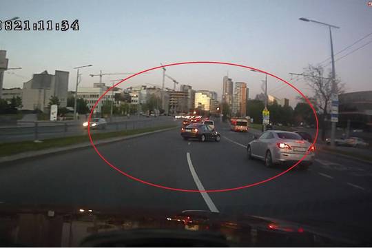 Reikia pasukti į dešinę? Pirmyn per tris juostas