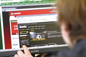 Interneto svetainių blokavimas – kaip naktinė prekyba alkoholiu