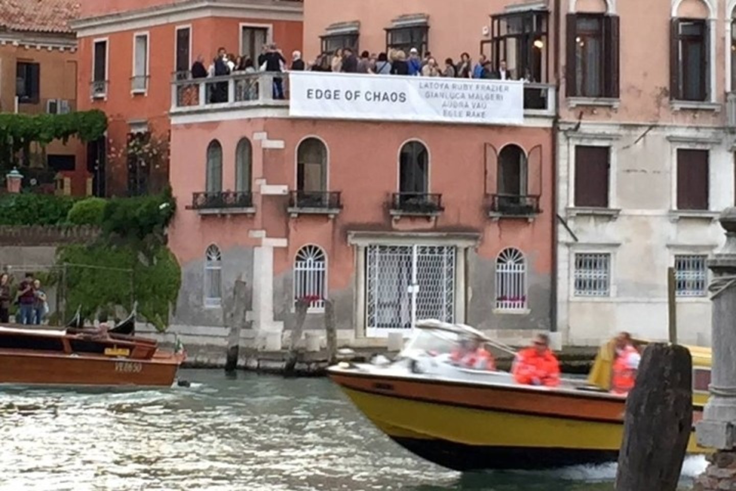 Venecijoje veikia paroda „Chaoso riba (Išvarymas iš rojaus)“, kurioje dalyvauja lietuvės menininkės.<br>Rengėjų nuotr.