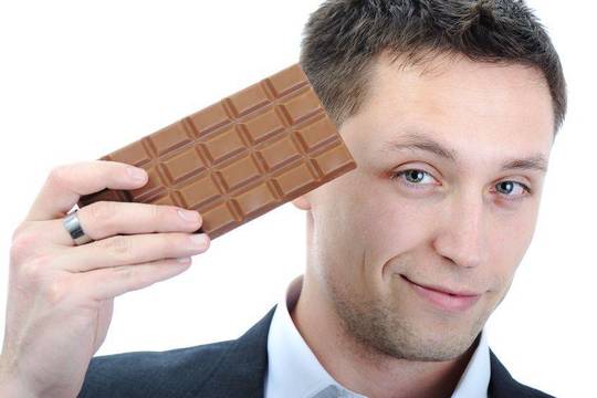 Vyrą traukia saldumynai? Sužinokite, ko jam trūksta
