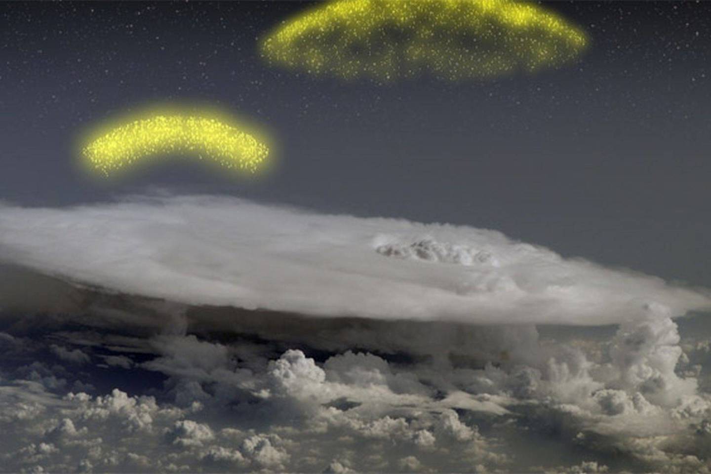 Pozitronų telkinių (geltona spalva), kuriuose generuoja audros debesys ir kosminė spinduliuotė, vizualizacija.<br>NASA iliustr.